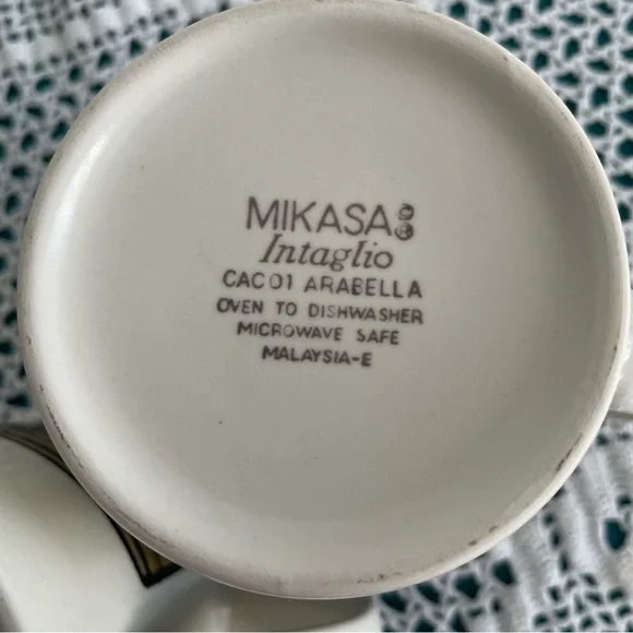 Mikasa Cream and Navy Leaf Design Mugs Arabella Collection - Picture 6 of 10